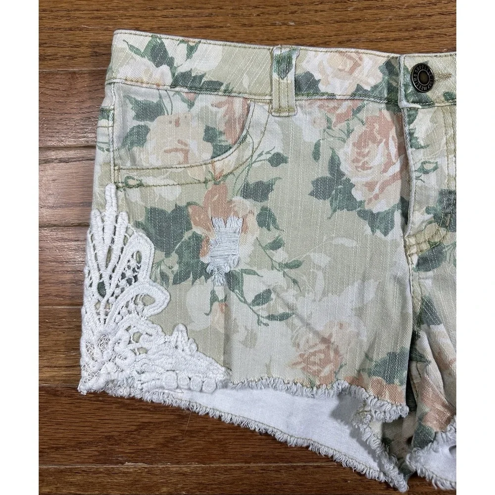 Mossimo Supply Co Floral Denim Shorts Women's Size 13 Fit 6 Lace Trim Distressed